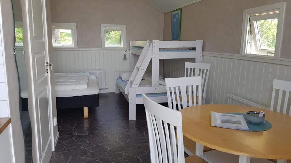 Askeviks Camping & Stugor Sjotorp Ngoại thất bức ảnh
